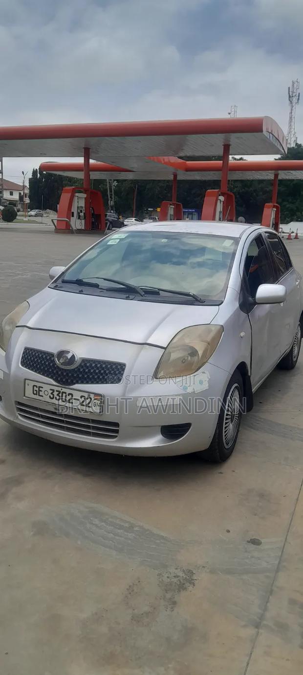 Toyota Vitz 1.3 FWD 3dr 2007 Gray