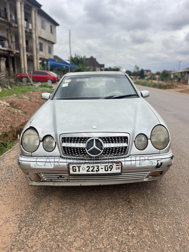 Mercedes-Benz E200 2004 Beige