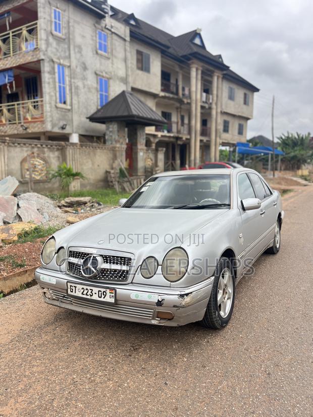 Mercedes-Benz E200 2004 Beige