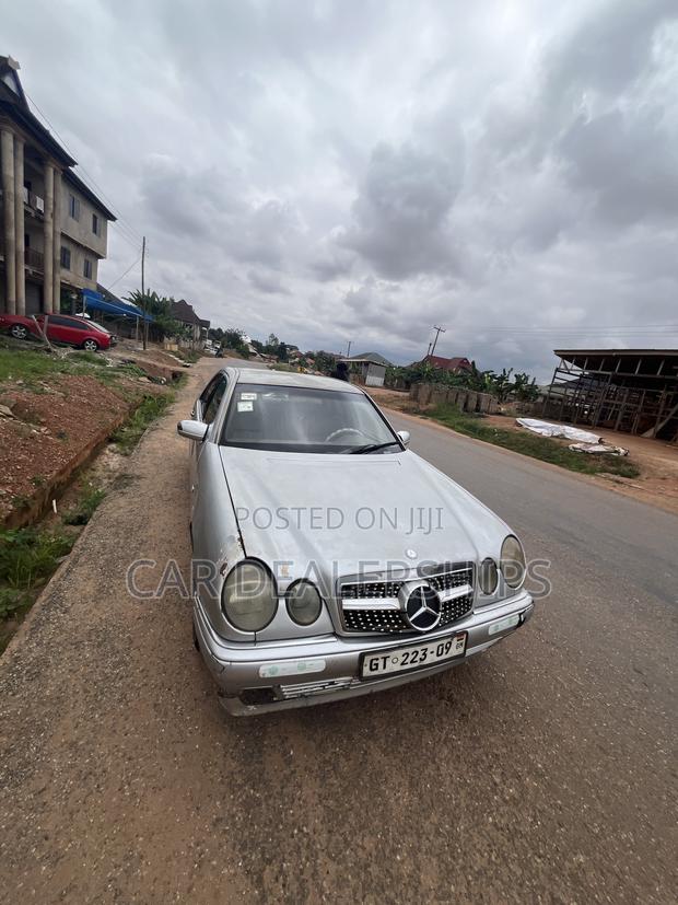 Mercedes-Benz E200 2004 Beige