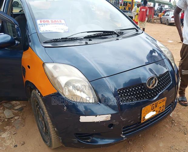 Toyota Vitz 2010 Blue