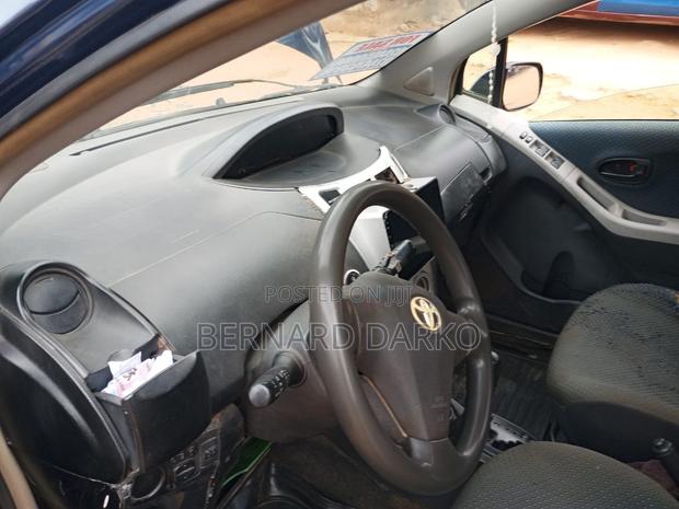 Toyota Vitz 2010 Blue