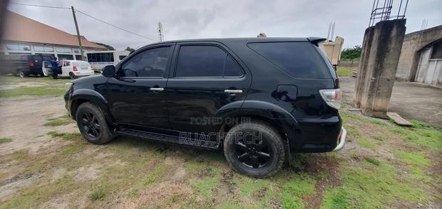 Toyota Fortuner 2.7 AWD 2012 Black