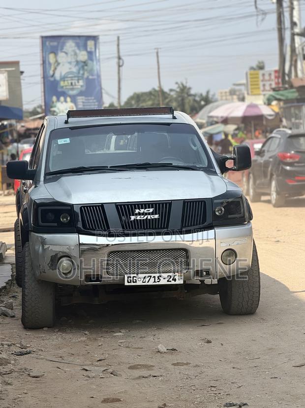 Nissan Titan Crew Cab 2006 Gray