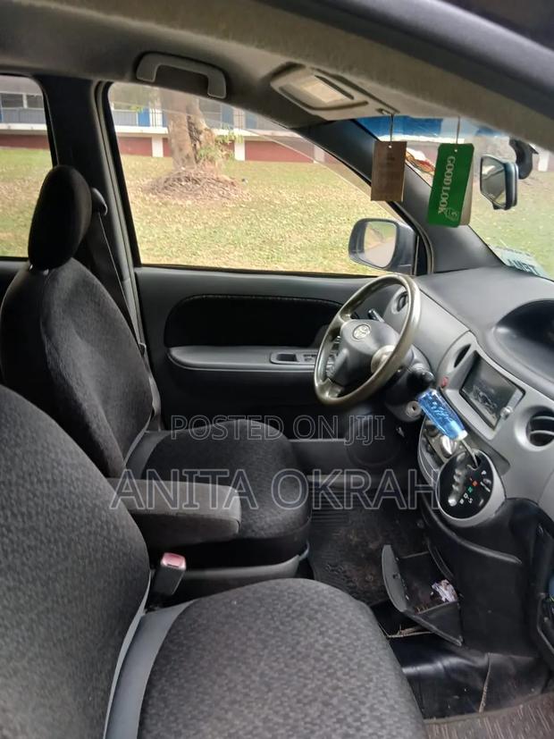 Toyota Sienta 2009 Burgundy