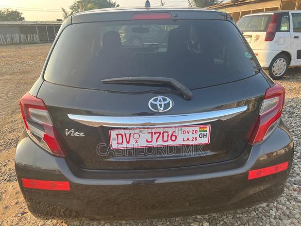 Toyota Vitz 1.3 FWD 5dr 2016 Black