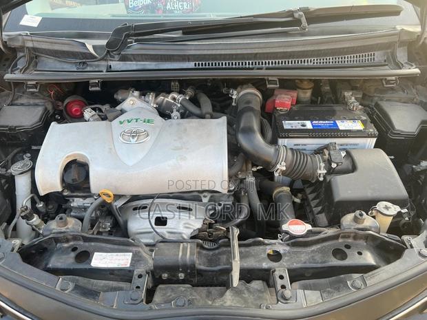Toyota Vitz 1.3 FWD 5dr 2016 Black