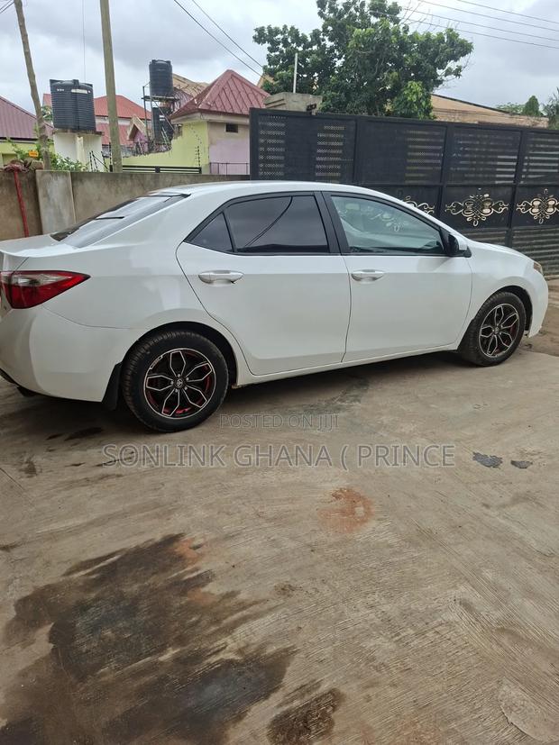 Toyota Corolla 2014 White