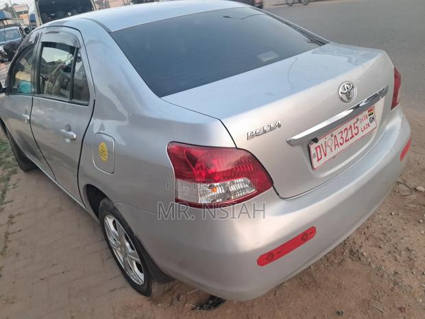 Toyota Belta 2010 Silver