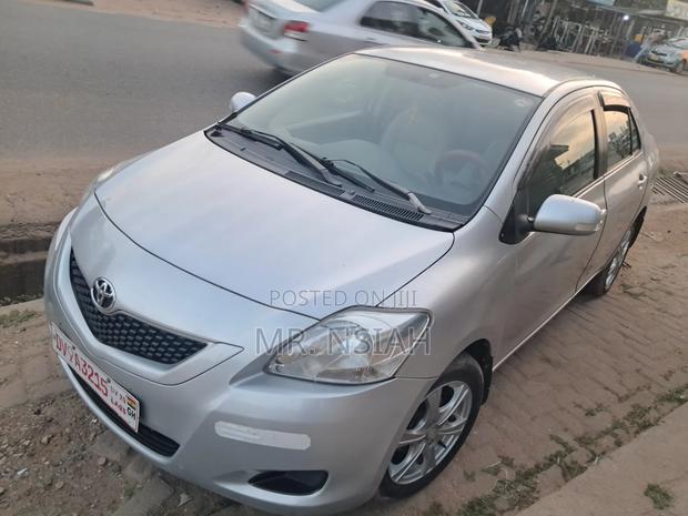 Toyota Belta 2010 Silver