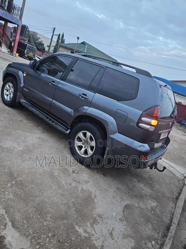Toyota Land Cruiser Prado 2010 Gray