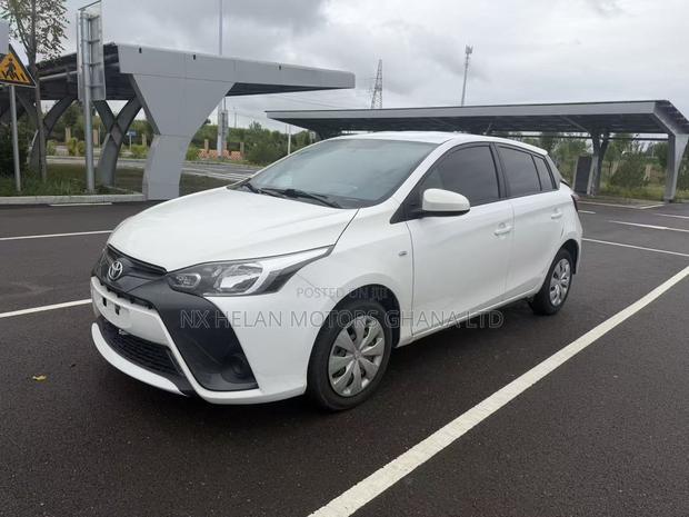 Toyota Yaris L Hatchback 5dr 2017 White
