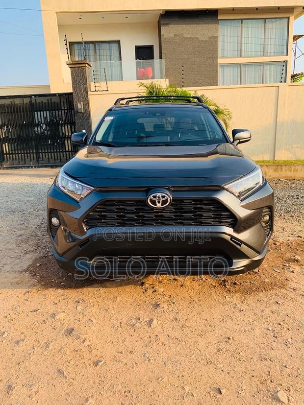 Toyota RAV4 LE FWD 2020 Gray
