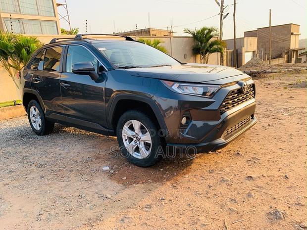 Toyota RAV4 LE FWD 2020 Gray
