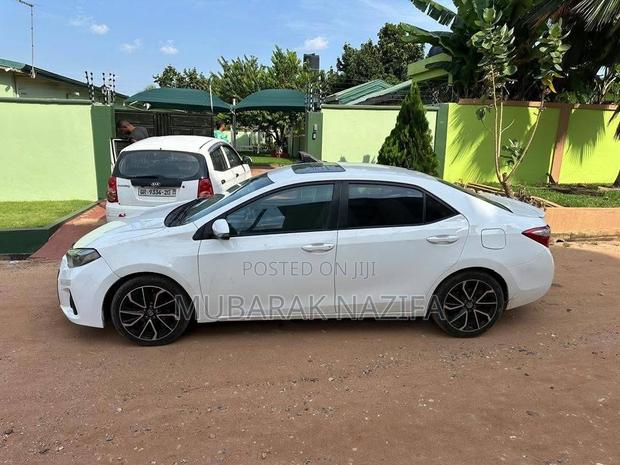 Toyota Corolla LE Eco 4dr Sedan (1.8L 4cyl CVT) 2014 White