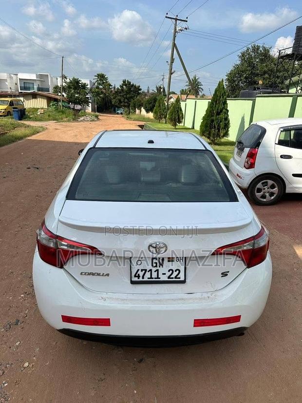 Toyota Corolla LE Eco 4dr Sedan (1.8L 4cyl CVT) 2014 White
