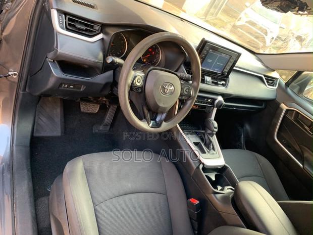 Toyota RAV4 LE FWD 2020 Gray