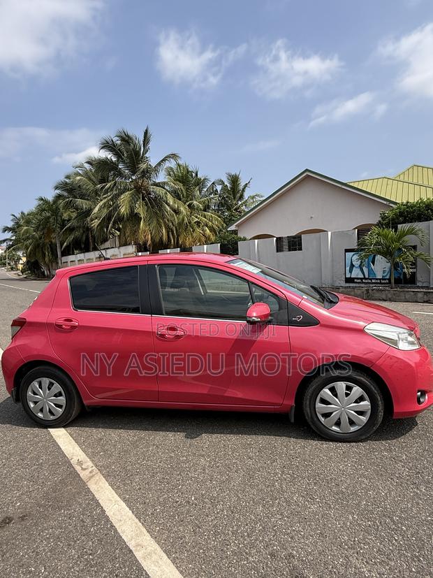 Toyota Vitz 1.3 FWD 3dr 2011 Pink