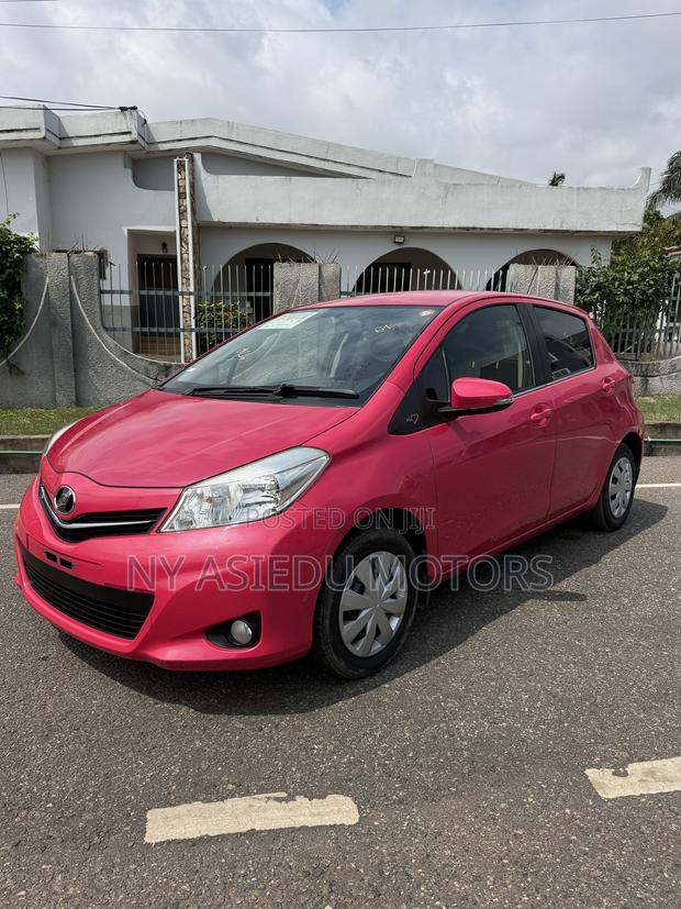 Toyota Vitz 1.3 FWD 3dr 2011 Pink