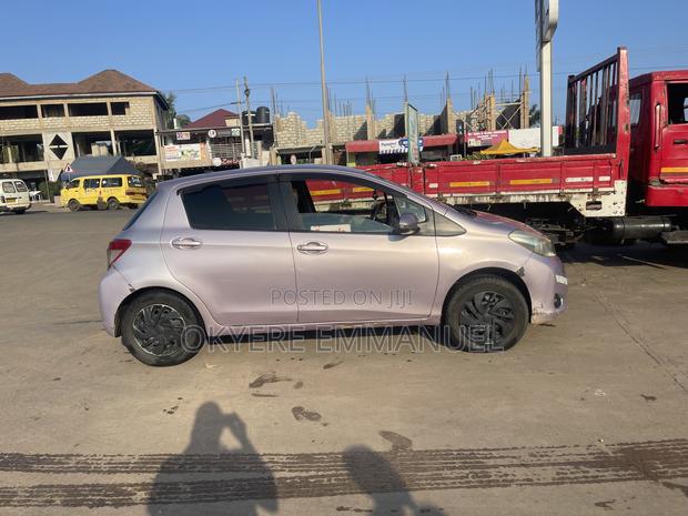 Toyota Vitz 2012 Silver
