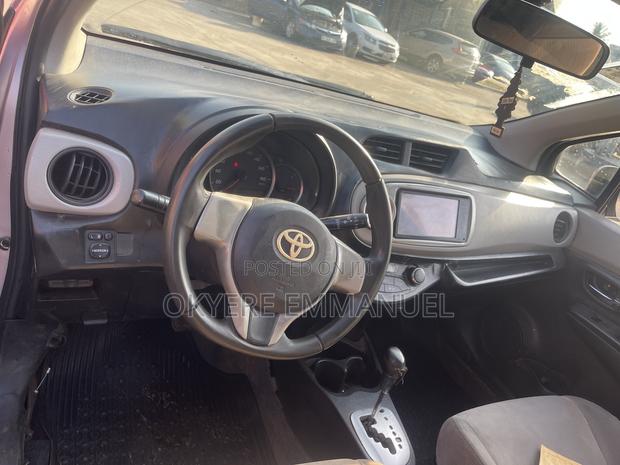 Toyota Vitz 2012 Silver