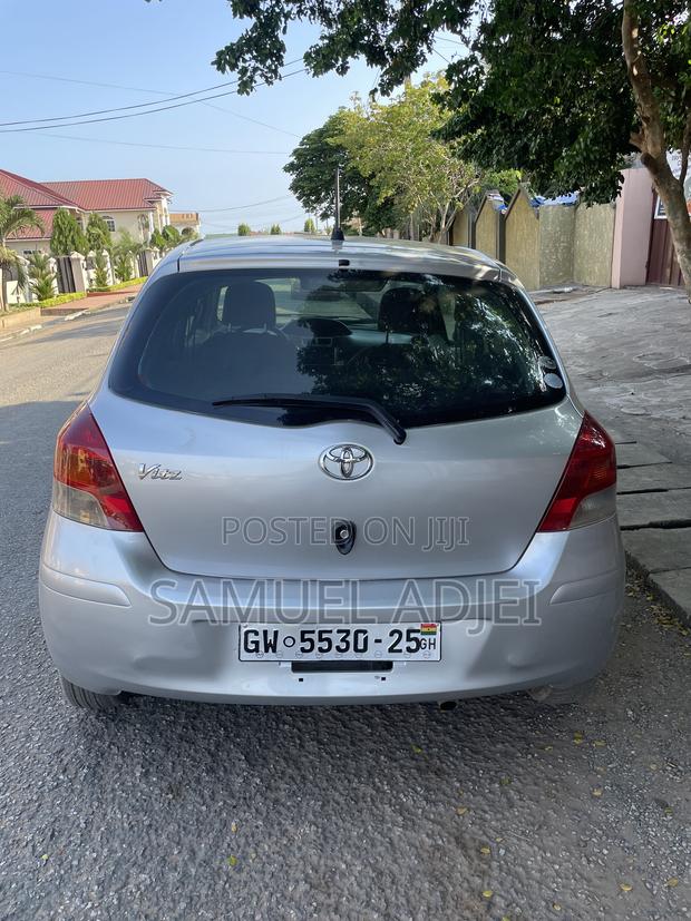Toyota Vitz 2010 Silver