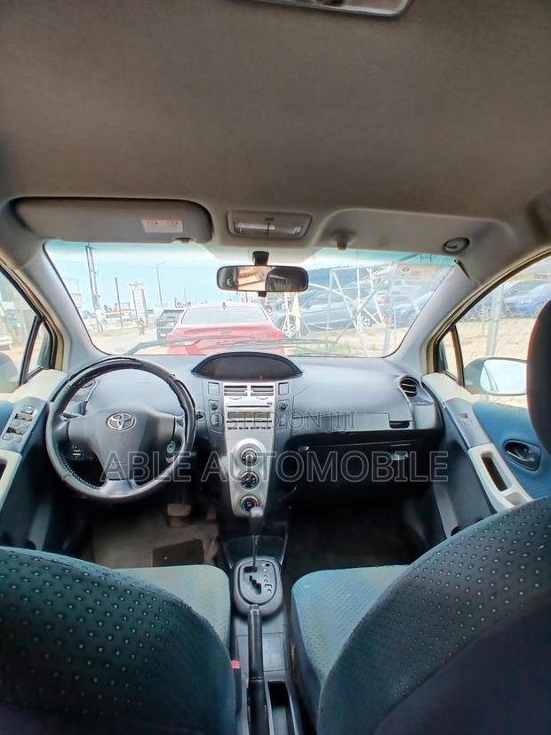 Toyota Vitz 1.3 AWD 3dr 2010 Silver
