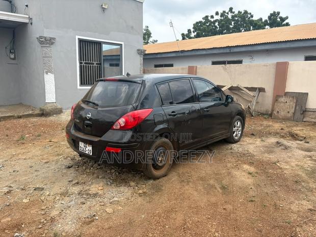 Nissan Versa 2010 Black