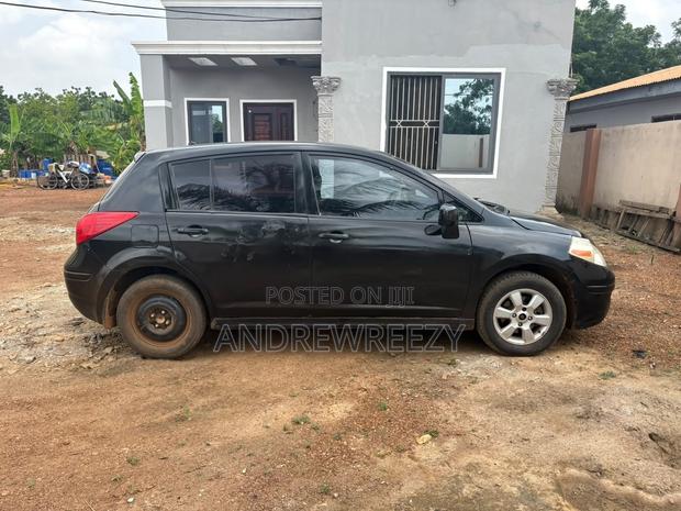 Nissan Versa 2010 Black