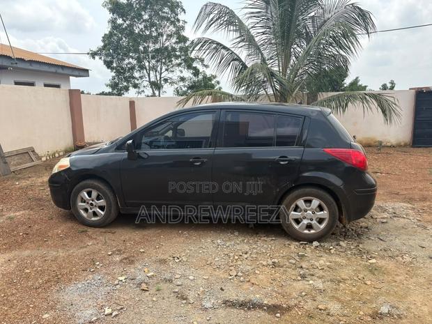 Nissan Versa 2010 Black
