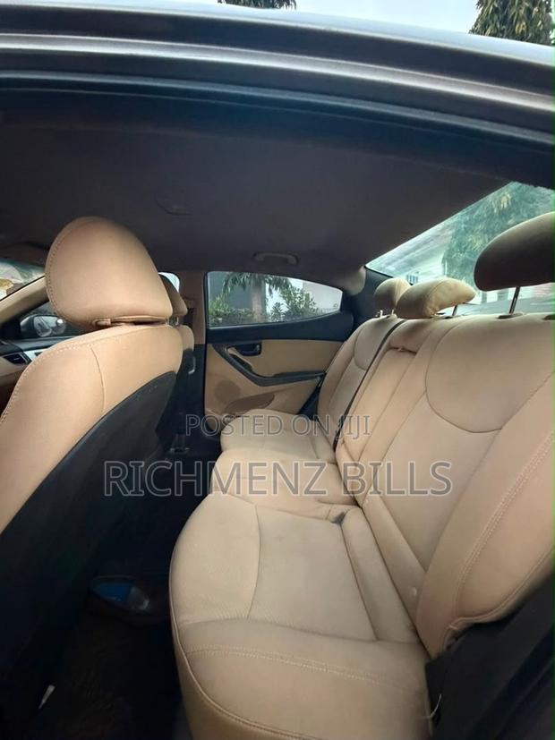 Hyundai Elantra GLS Sedan FWD (1.8L 4cyl 6A) 2013 Beige