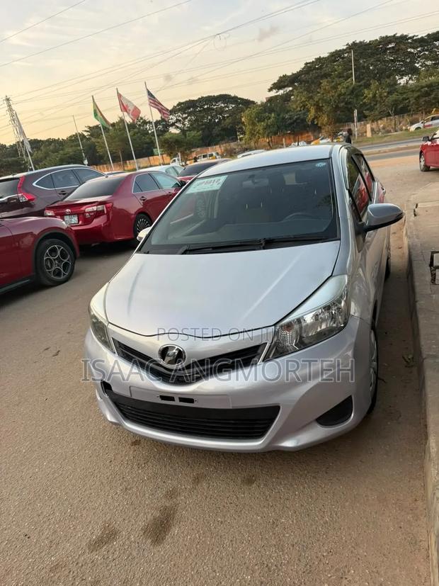 Toyota Vitz 2012 Silver
