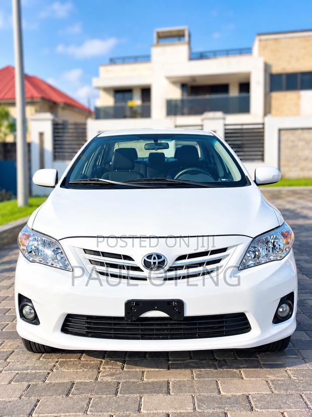 Toyota Corolla LE Special Edition 4dr Sedan (1.8L 4cyl 4A) 2013 White
