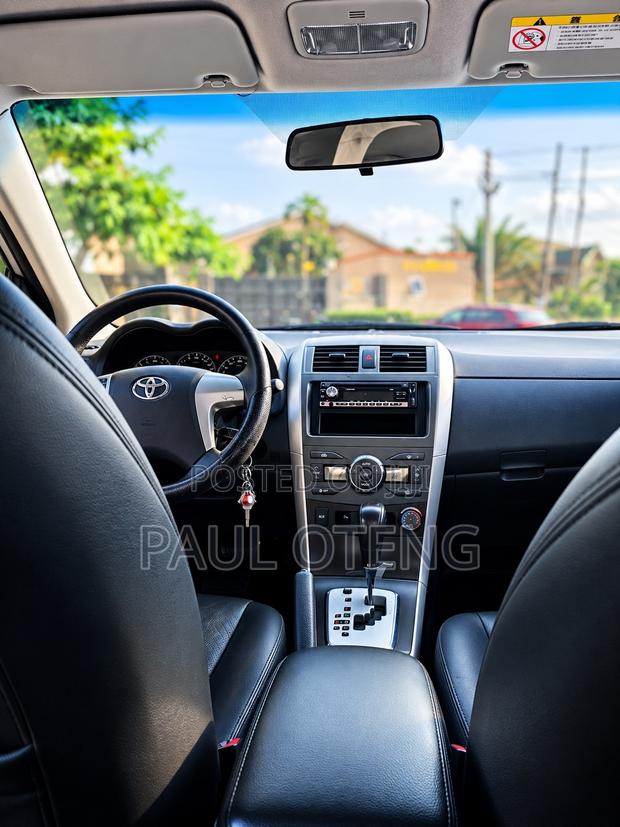 Toyota Corolla LE Special Edition 4dr Sedan (1.8L 4cyl 4A) 2013 White