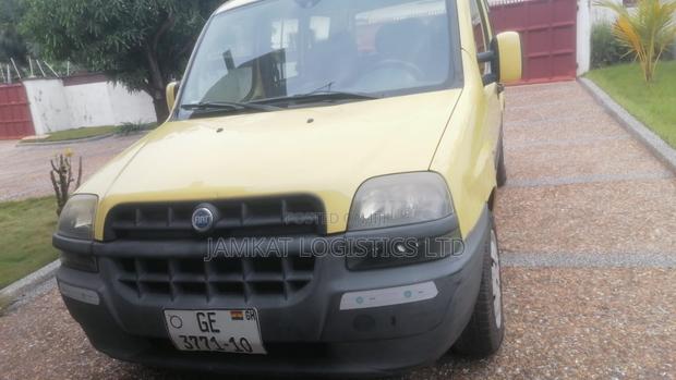 Fiat Doblo 2010 Yellow
