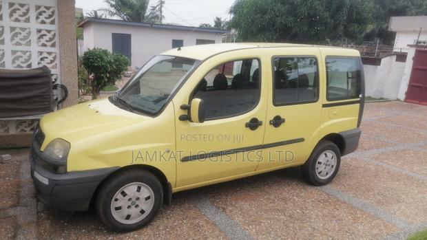 Fiat Doblo 2010 Yellow