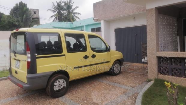 Fiat Doblo 2010 Yellow