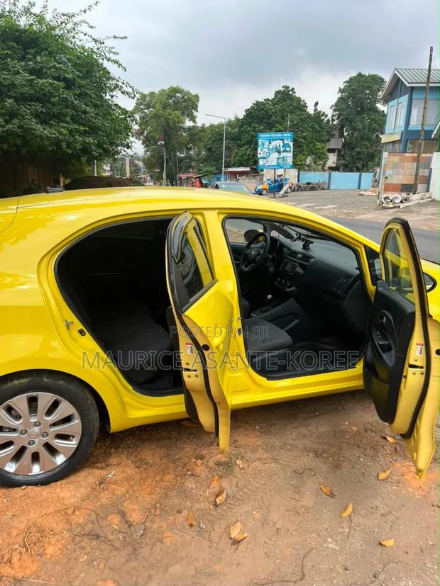 Kia Rio 2016 Yellow