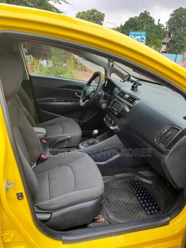 Kia Rio 2016 Yellow