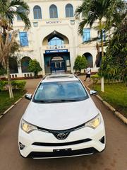 Toyota RAV4 XLE AWD (2.5L 4cyl 6A) 2017 White for sale