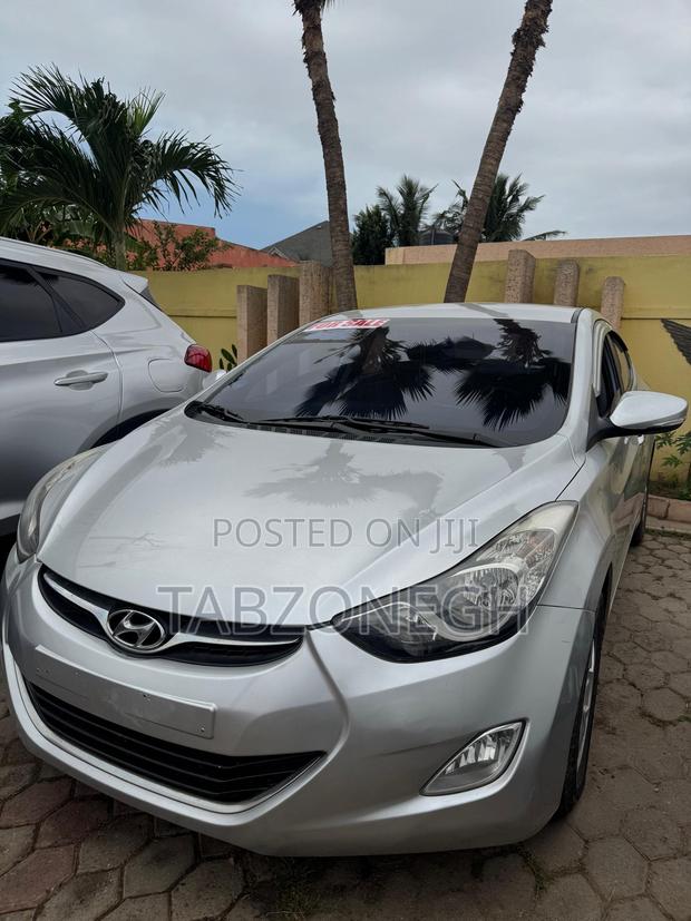 Hyundai Avante 2013 Silver