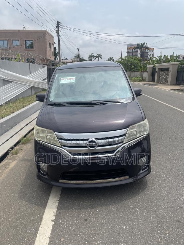 Nissan Serena 2012