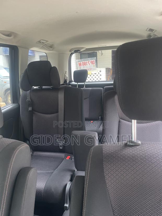 Nissan Serena 2012