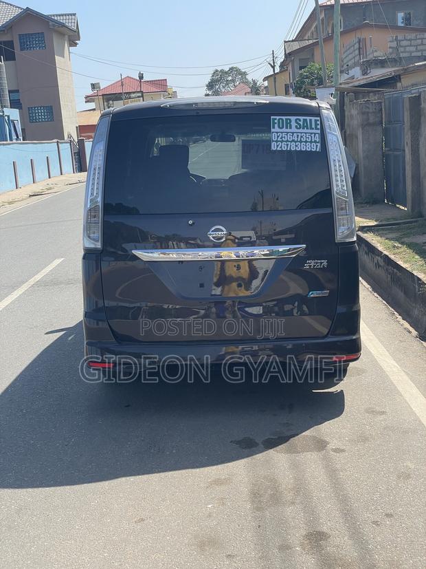 Nissan Serena 2012