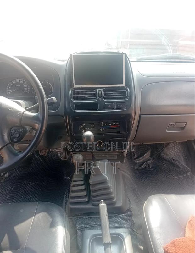 Nissan Hardbody 2010 White