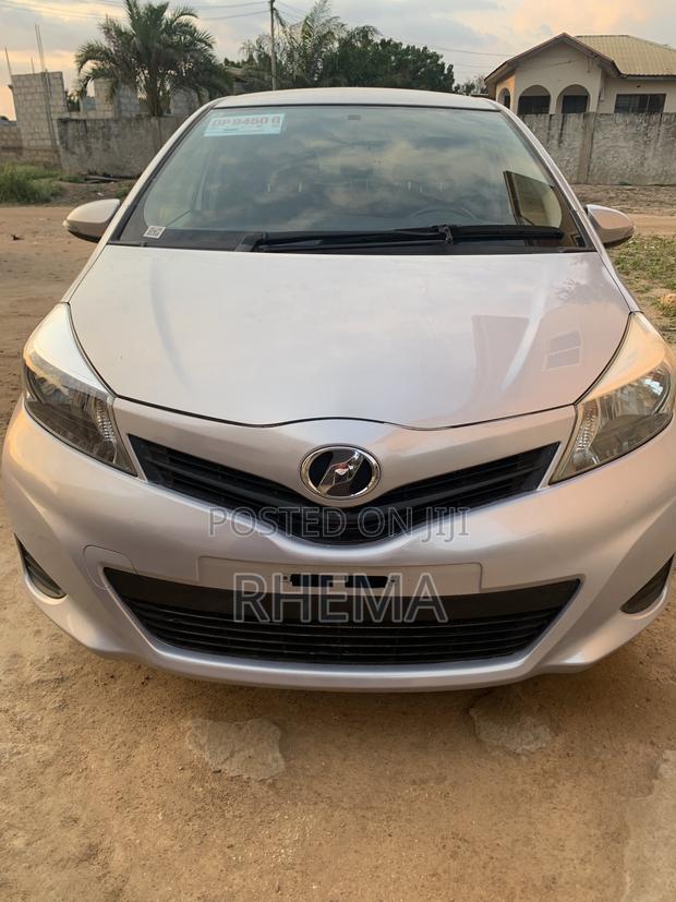 Toyota Vitz 2014 Silver