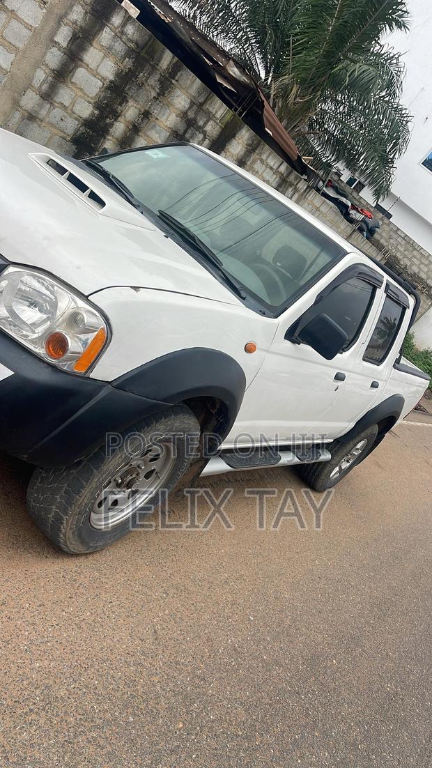 Nissan Hardbody 2012 White
