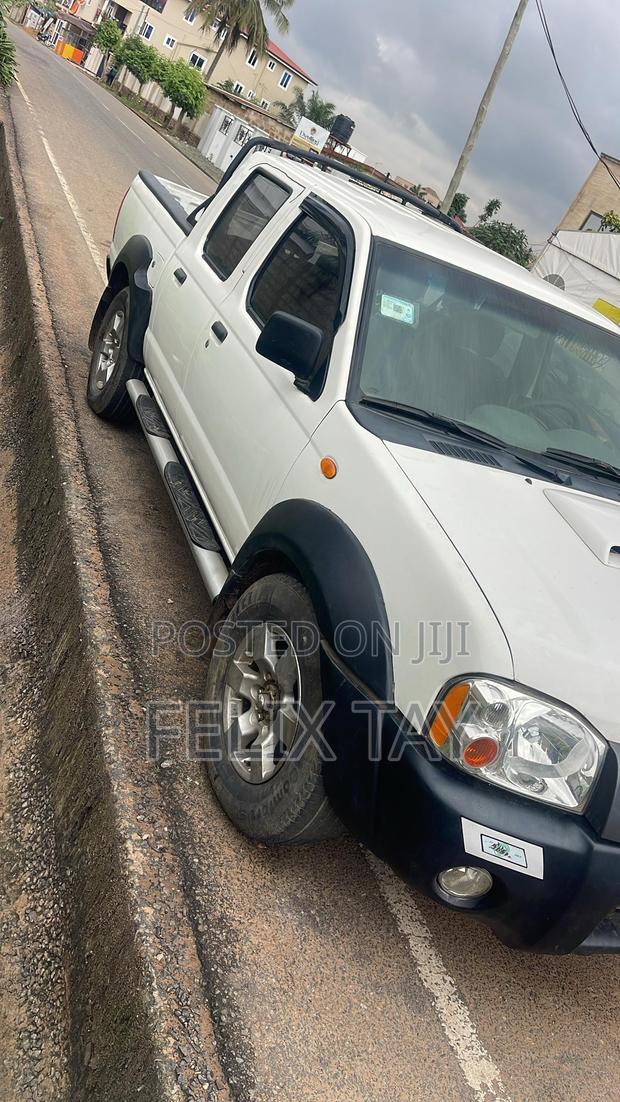 Nissan Hardbody 2012 White