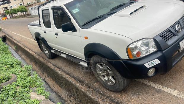 Nissan Hardbody 2012 White