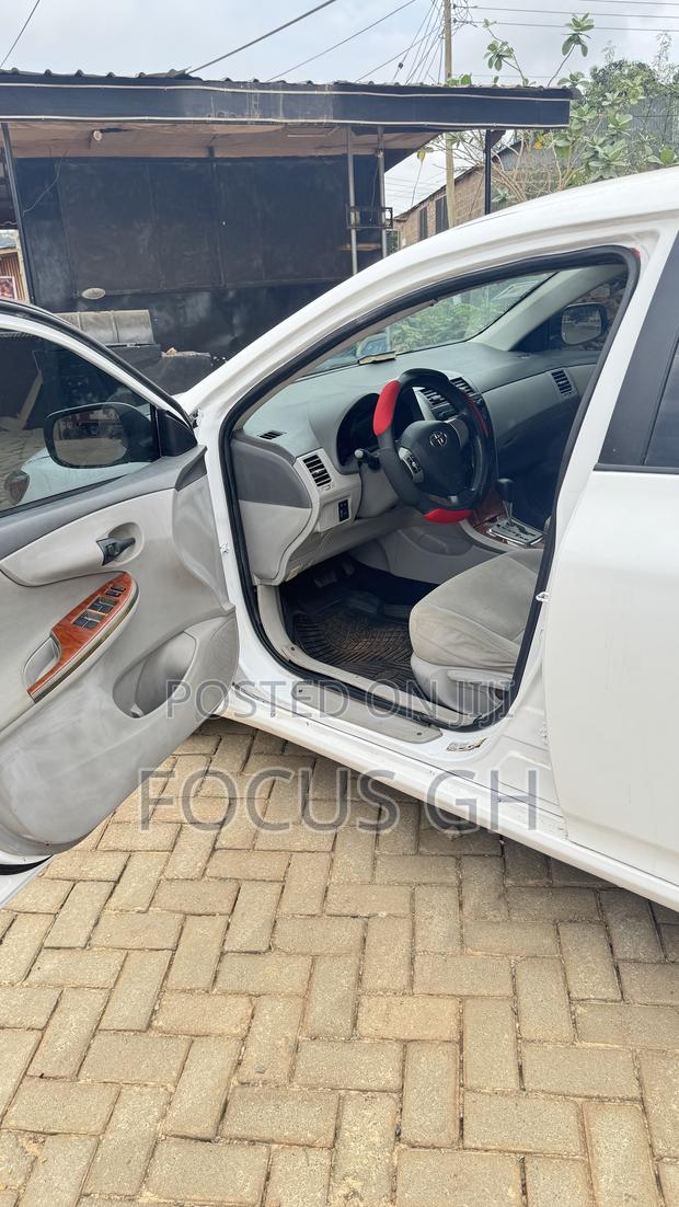 Toyota Corolla LE 4dr Sedan (1.8L 4cyl 4A) 2010 White